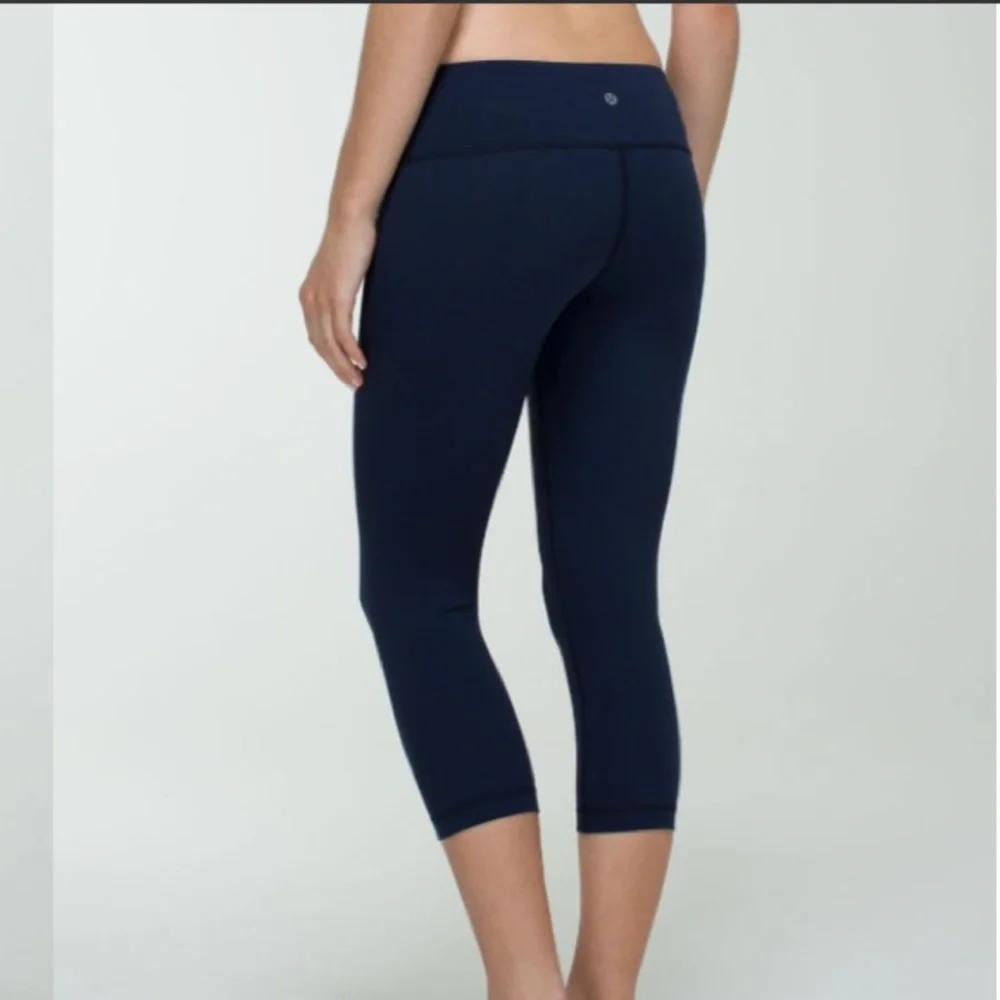Lululemon Wunder Under Crop - Picture 1 of 8